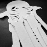 Halloween Hanging Jointed Skeleton Full Body Halloween Felt nonwovens Skeleton Halloween Party Hanging Decoration Scary Halloween Party Decoration Creepy Felt Bones (1 pcs Random Color) - Image 3