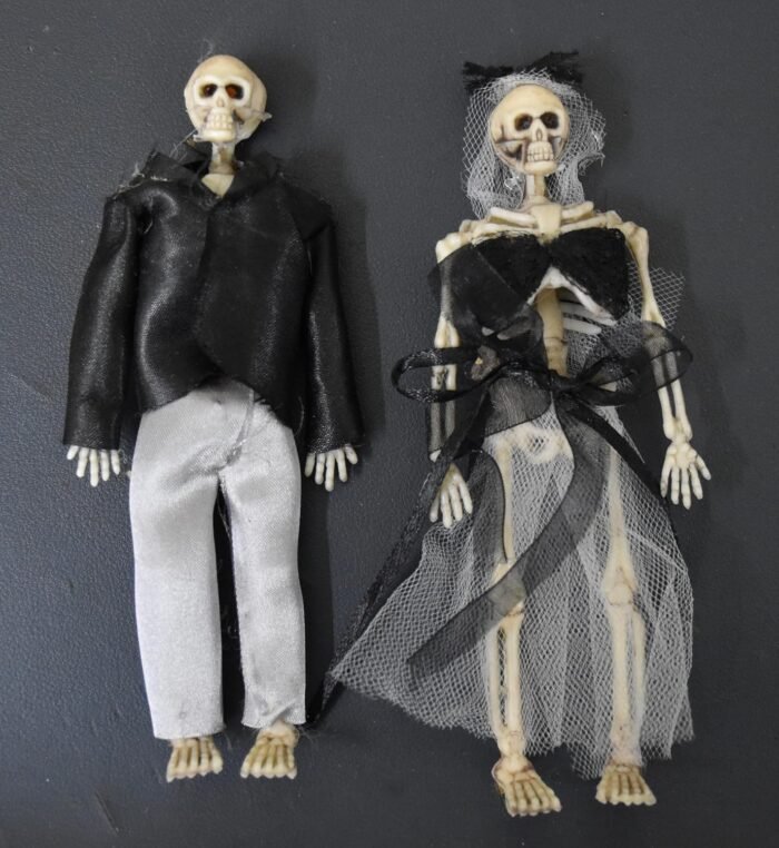 2 x Skeleton Bride Groom Decor - Day of The Dead Couple Skeleton, Halloween Party Decorations, Skeletons for Halloween Decoration, Graveyard Decorations, Haunted House Accessories - Image 4