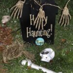 Skeleton Hand Garland Decor, Skeleton Bone Halloween Decoration, Hanging Skeleton Hands, Bone Hands Halloween Decorations, Scary Skeleton Hands Garland Necklace Halloween Party (Set of 8)