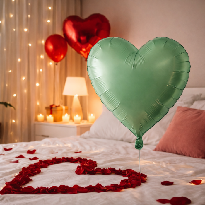 18 Inch Green Heart Foil Balloon - Image 3