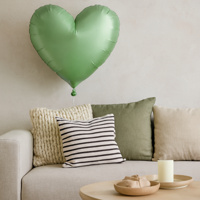 18 Inch Green Heart Foil Balloon - Image 2